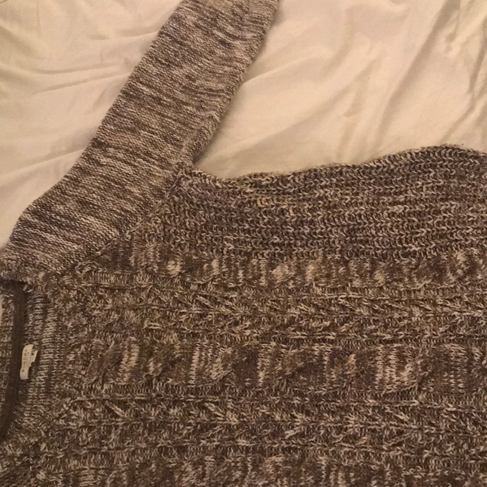 A tannish and off white mix comfortable sweater - Picture 3 of 3